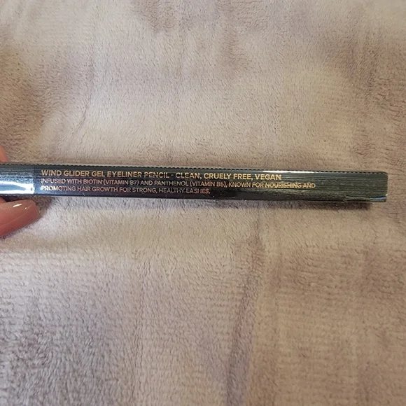 Black Eyeliner - Picture 4 of 5